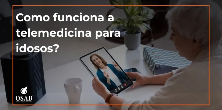 Idoso sorrindo em consulta online, simbolizando a telemedicina para idosos do Grupo OSAB, com atendimento médico seguro e acessível.