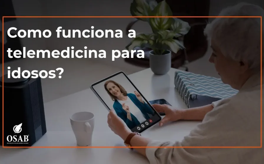 Idoso sorrindo em consulta online, simbolizando a telemedicina para idosos do Grupo OSAB, com atendimento médico seguro e acessível. {{brizy_dc_image_alt entityId=