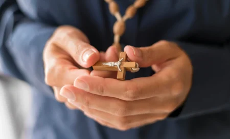 Mensagens católicas de conforto: palavras que fortalecem a fé e acalmam o coração